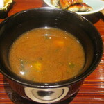 京味 もと井 - あおさと豆腐の赤出汁。