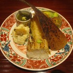 京味 もと井 - 八寸 ： ① 細もずく酢。 ② こごみとそら豆のぬた和え。 ③ 富山 蛍烏賊の素揚げ。 ④ 穴子寿し。⑤ 筍の天ぷら。 ⑥フキノトウを混ぜたポテトサラダ。 ⑥ アサリの時雨煮。　ポテトを食べるとフキノトウの香りが後を引きます。