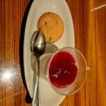 横浜中華街 重慶飯店 - デザート（ビスケットと杏仁豆腐）