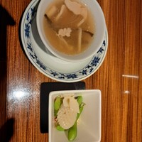 横浜中華街 重慶飯店 本館 - 豚バラ肉とエノキ・春雨のスープ