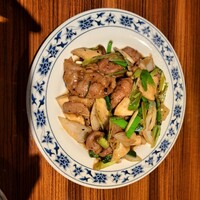 横浜中華街 重慶飯店 本館 - ラム肉とニンニクの黒豆ソース炒め