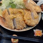 とんかつ 彩かつ - 特撰盛り合わせ定食。お茶だけ美味しかった
