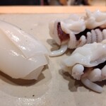 すしやのたい悟 - 真いか（身は刺身、足は軽く茹で）  