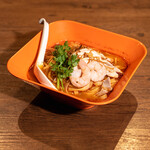 世界三大スープの一つ「トムヤムクン」の　♪えびのせトムヤムラーメン♪