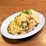 定番の　♪パッタイ♪　（タイ風焼きそば）