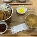 元祖豚丼屋 TONTON - 料理写真: