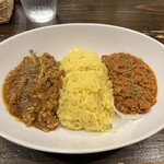 yaman - ツインカレー（チキン&赤キーマ）