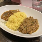 yaman - ツインカレー（チキン&黒キーマ）