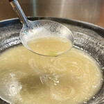 酒とくし おっとっと - 炊き餃子のスープ