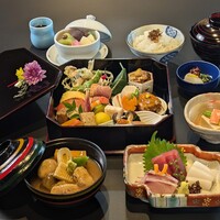 【縁高「耀 かがやき」】彩り豊かな季節の味覚をぎゅっと集めたお弁当