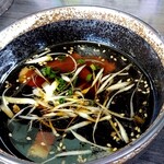 中華麺房 東龍 - 熱々漬け汁をアップでパチリ♯刻んだチャーシューが葱の下に見え隠れしています(^_^)d