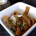 中華麺房 東龍 - サービスおつまみは「メンマ」♬今回は後半「辣油」で味変してみました(^^)v