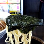 中華麺房 東龍 - 海苔はマキマキ♭麺リフト⤴️