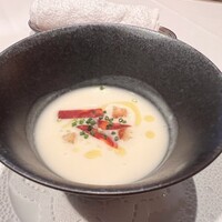ボンシィク - 玉ねぎの冷製ポタージュ　赤いのはチョリソー