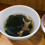 キッチン ブルー グローブ - わかめスープのアップ