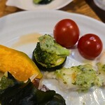 キッチン ブルー グローブ - ブロッコリーにもソースを添えて