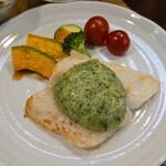 キッチン ブルー グローブ - 白身魚ポワレのアップ