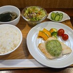 キッチン ブルー グローブ - 白身魚ポワレ　茎わさびと野沢菜の蕪のソース