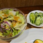 キッチン ブルー グローブ - サラダ、お新香のアップ