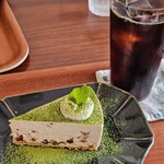 つばめ喫茶室 - 料理写真:あずきのレアチーズケーキ＋アイスコーヒー