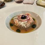 ラトラスフィス - カンパチと柑橘類のタルタル　白桃のガスパチョ