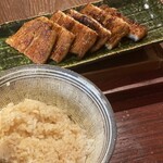 麟 - 白米にたれをかけてもらって