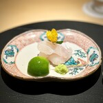 257827164 - ■メイチ鯛
                    こちらは三重から。しっかりした歯応えと旨味、この時期に美味しい魚ですね。