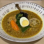 スープカレー syukur  - 骨付きチキンと野菜のスープカレー