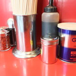 ラーメン二郎 - 卓上調味料