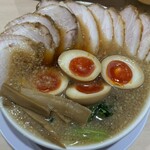 ラーメンみなみ - チャーシュー背脂中華+追加チャーシュー+味玉×2