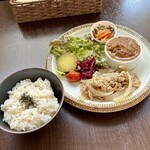 バルバルキッチンアメリ - 週替りランチ：ハッシュドビーフ＆豚肉オイスター炒め(¥800)