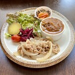 バルバルキッチンアメリ - 週替りランチ：ハッシュドビーフ＆豚肉オイスター炒め(¥800)