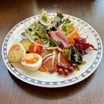 バルバルキッチンアメリ - スペシャルサラダ(+¥300)
      新たなシステムとして料金を追加するとサラダがサラダランチ仕様の豪華版になる。