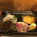 麹町いづみや しろ - [おつまみ：5品]・鰹たたき・もずく酢・白魚・あおり烏賊の肝和え・まがき貝塩茹