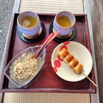 ひとえや - 本わらび餅と冷やし団子(みたらし)