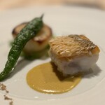THE HIRAMATSU HOTELS&RESORTS 仙石原 - 産地直送甘鯛の鱗焼き 野辺地葉つき小蕪のロースト　ムール貝のソース