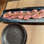 炭焼喰人 - タンカルビ｡味はタンで食感はカルビっぽい｡んー｡