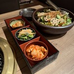 炭焼喰人 - キムチ盛り｡辛さは感じない｡塩も感じない｡