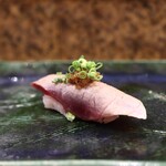にぎり鮨 一五〇 - 炙りマグロおろしネギポン酢