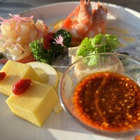 中国料理 「望海楼」 ヒルトン福岡シーホーク - 節前菜盛合わせ：
                    クラゲ・蒸し鶏の冷製ピリ辛黒酢ソース
                    トウモロコシの煮凝り・海老の紹興酒風味
