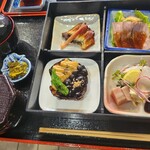 健康食道 老若男女 - お昼の松花堂弁当