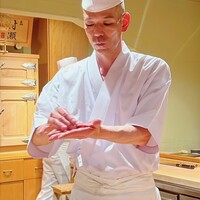 鮓 村瀬 - 肩を窄めて猫背加減で握るより、背筋をピンと伸ばした所作の方がもちろん美しい\(//∇//)\