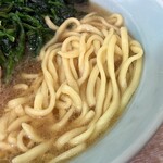 横濱ラーメン あさが家 - 酒井製麺の中太麺。