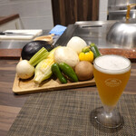 やさいや 鉄板焼野菜 - 本日の野菜とスーパードライ