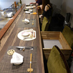 やさいや 鉄板焼野菜 - 見つめ合う２匹の間に〜特注ドギー・シート！！