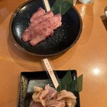 飛驒牛一頭買　燒肉・Akariya - 牛舌鹽燒與牛肚