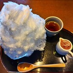 甘味茶房 見世蔵 久森 - 天然氷かき氷・ミディアム いちご（大）