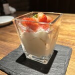 ISO - 季節果物のパンナコッタ