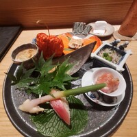 田町鮨 惠万 - 八寸盛り
 ～
                    万願寺唐辛子とじゃこ、地魚の青唐叩き、みょうがの田舎寿し＆谷中しょつが、無花果と胡桃の胡麻ダレ、たこわさび、北海道知内の牡蠣の紹興酒付け、静岡県産うなぎの白焼き