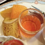 珈琲屋らんぷ - D:サンドウィッチセット、デザートとフルーツ